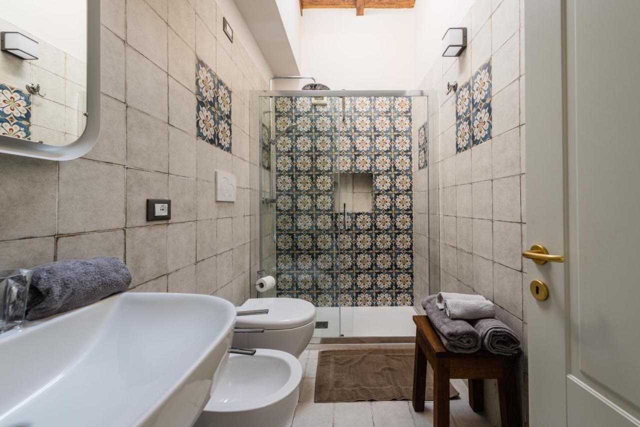 Gli Specchi Apartment Lucca Bagian luar foto