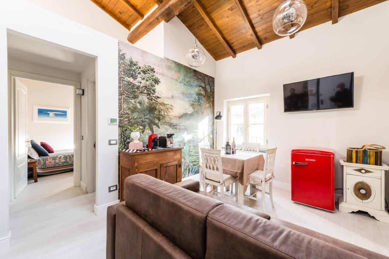 Gli Specchi Apartment Lucca Bagian luar foto