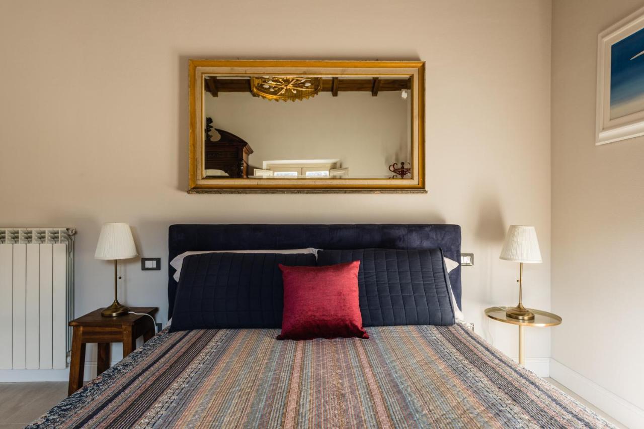 Gli Specchi Apartment Lucca Bagian luar foto